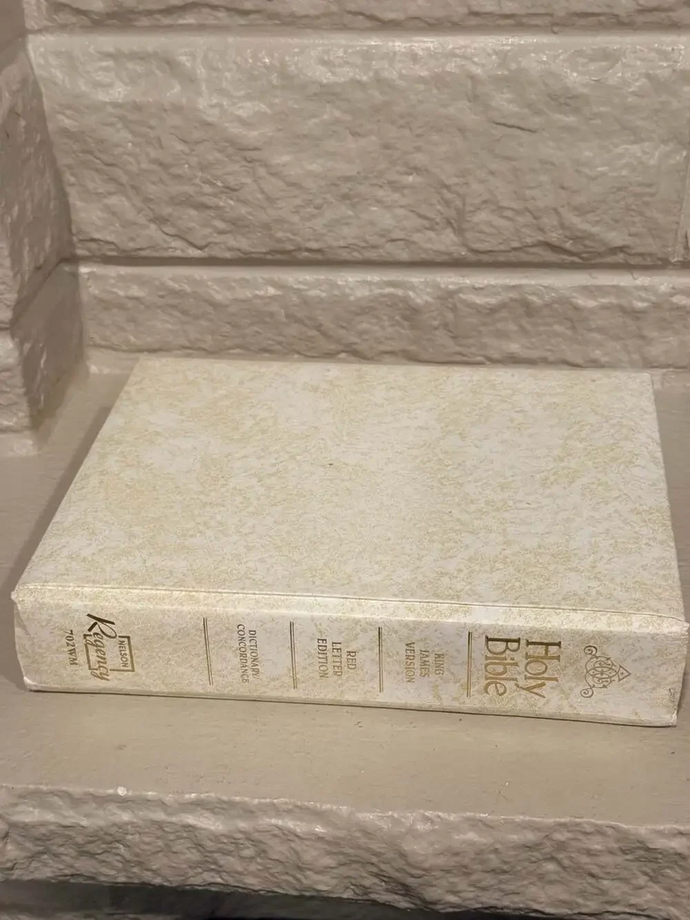 Nelson Regency Holy Bible King James Version Red Letter Edition 702WM